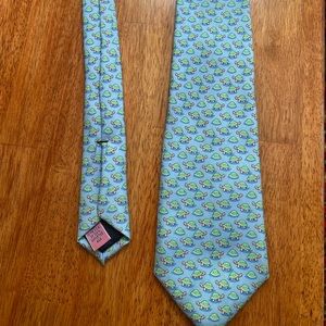 Vineyard vines turtle tie 100 percent silk